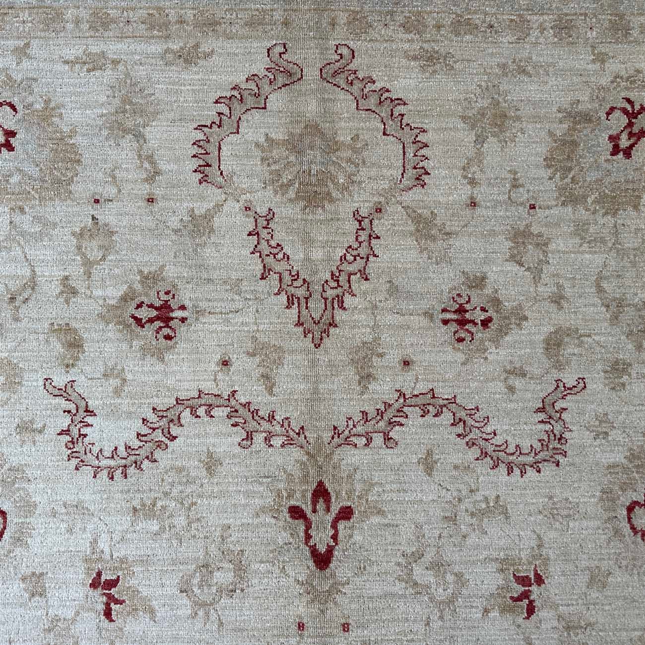 El Dokuma Bej Uşak Yün Halı (195x290 cm) - Görsel 2
