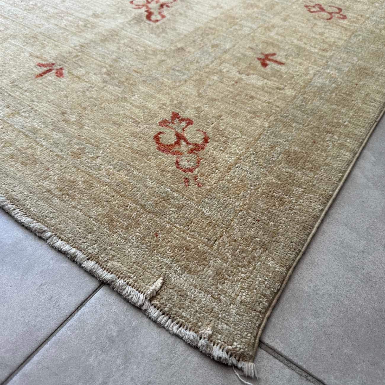 El Dokuma Bej Uşak Yün Halı (195x290 cm) - Görsel 9
