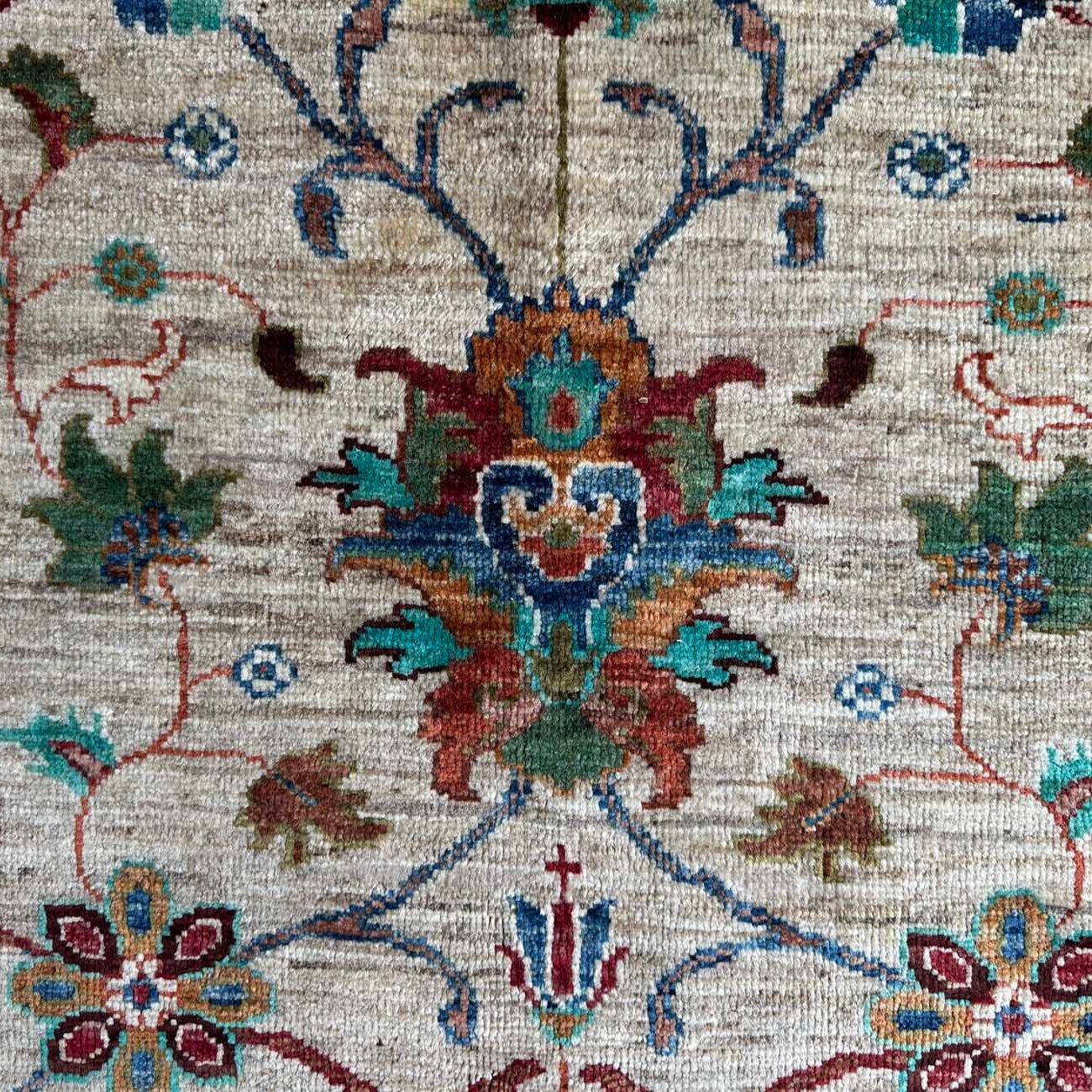 El Dokuma Bej Floral Sultani Yün Halı (245x285 cm) - Görsel 2