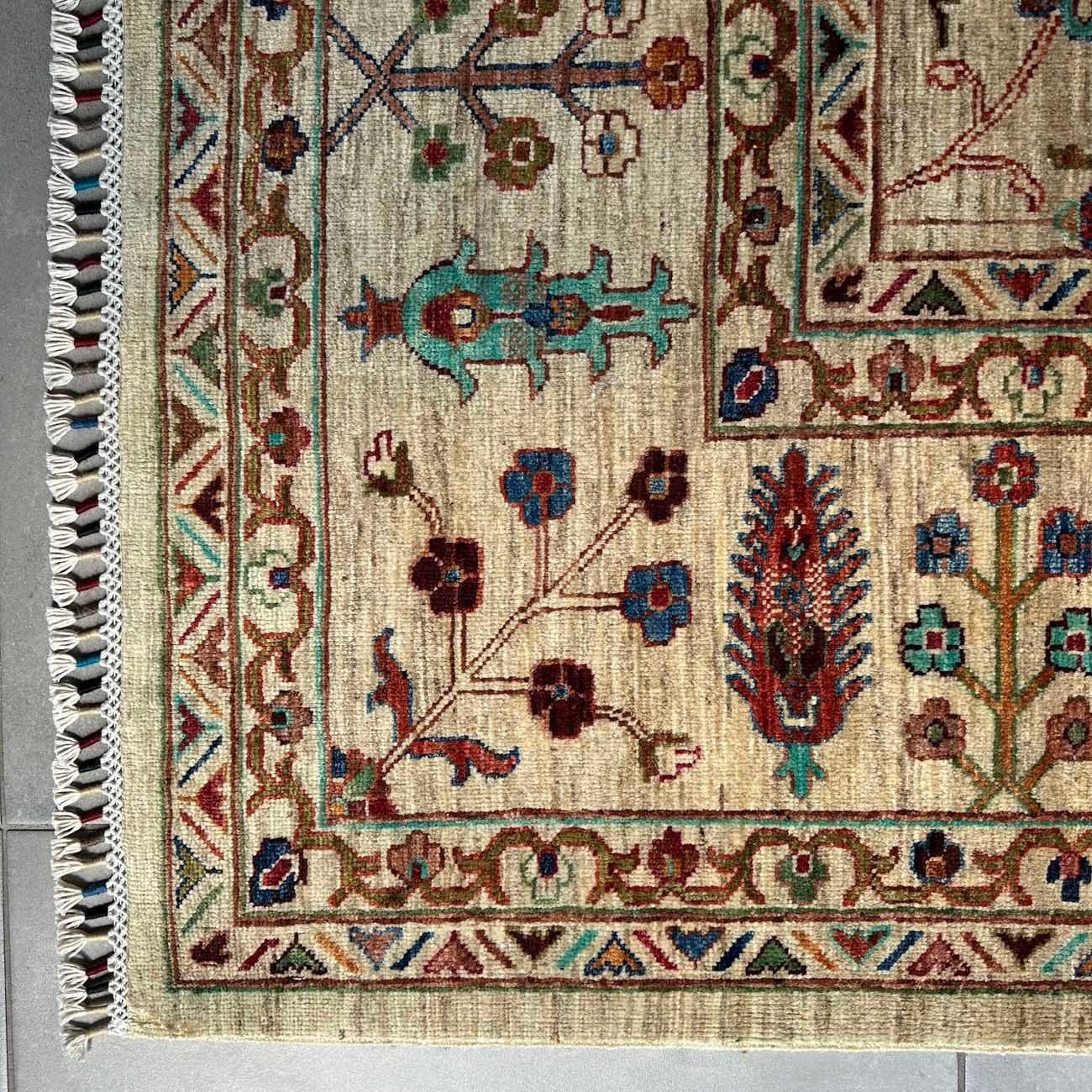 El Dokuma Bej Floral Sultani Yün Halı (245x285 cm) - Görsel 8