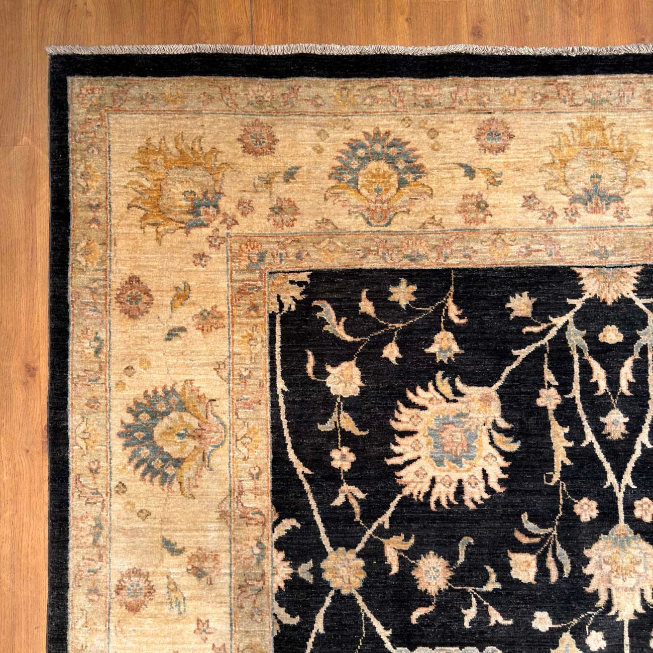El Dokuma Siyah Uşak Yün Halı (200x315 cm) - Görsel 4